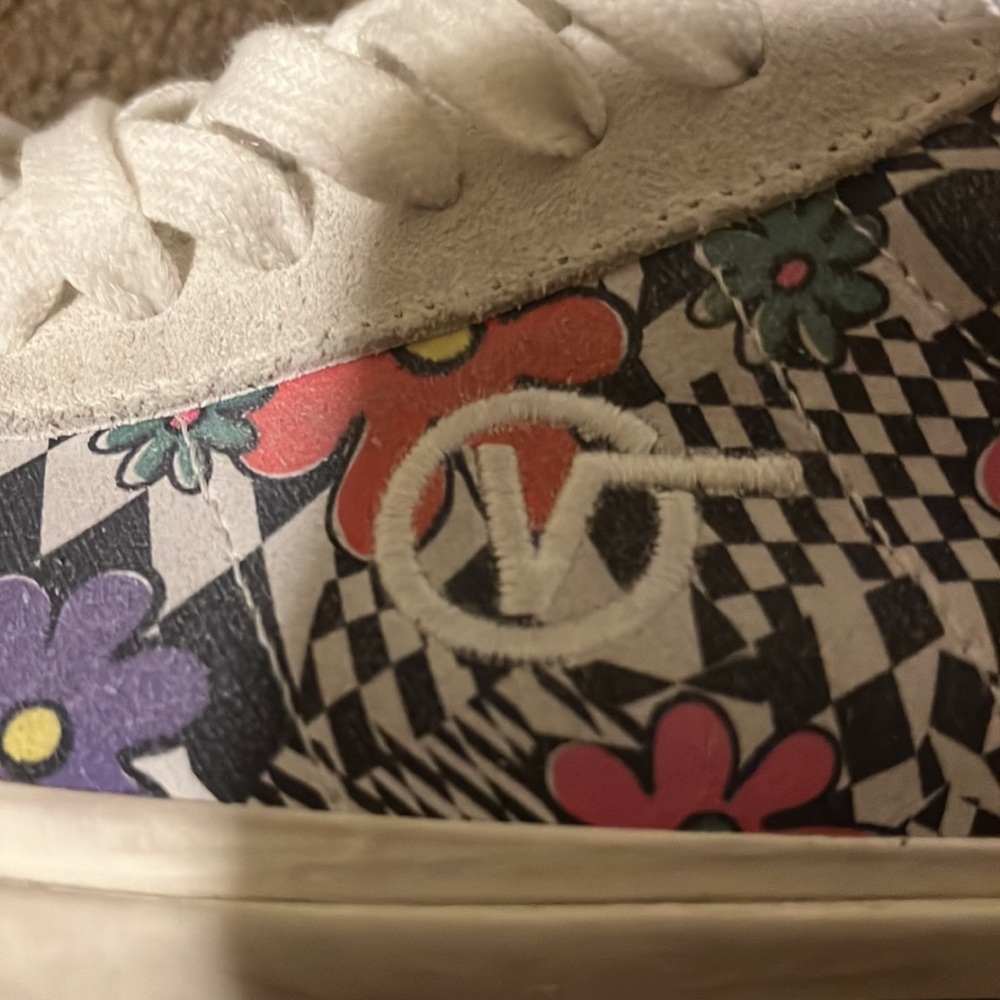 Vans - Picture 3 of 4